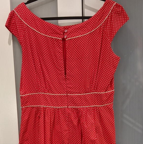 50's style red and white polkadot dress with pockets - Picture 7 of 8